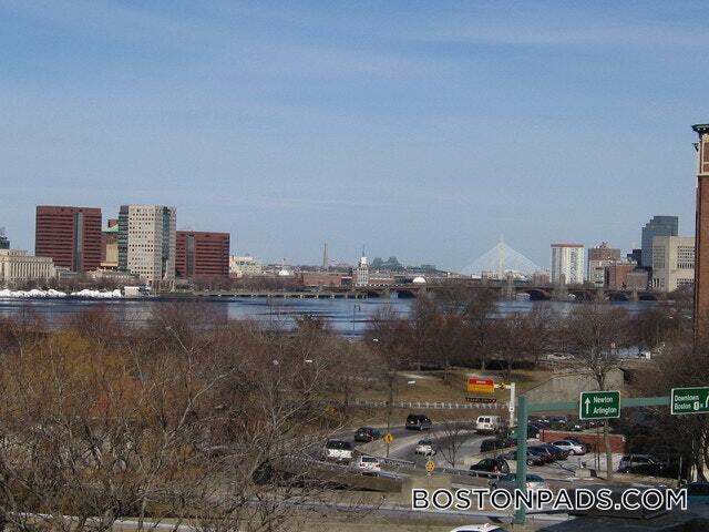 Building Photo - 583 Beacon St
