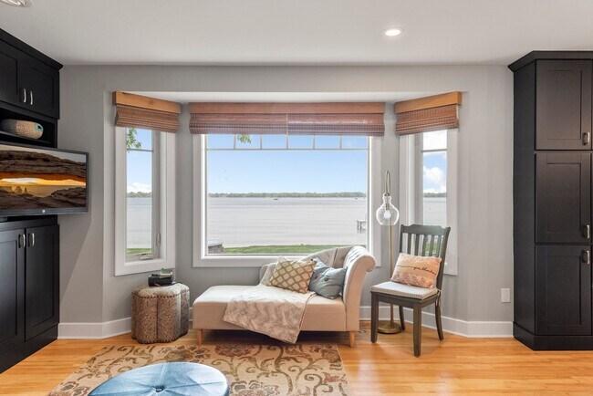 spectacular views of lake - 21253 Lake George Blvd