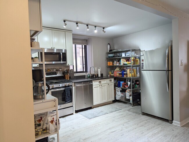 Building Photo - 1420 N St NW