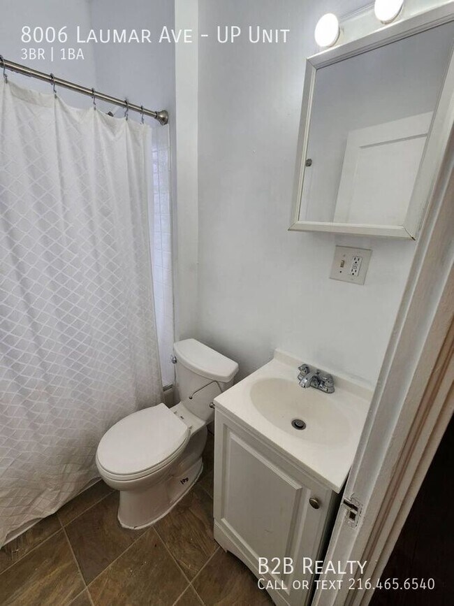 Building Photo - 8006 Laumar Ave