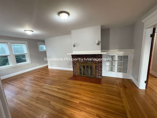 Building Photo - Newly Renovated Single Family Home For Ren...