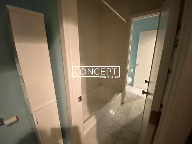 Building Photo - 1661 Washington St