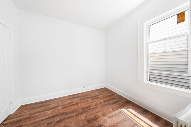 Building Photo - 214 50th St