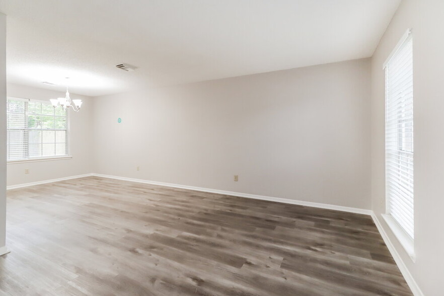 Building Photo - 10046 Lazy Meadows Dr