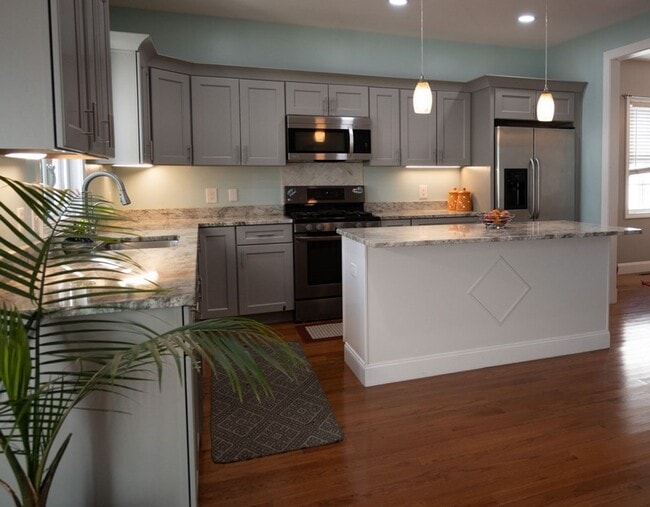 Building Photo - ? GORGEOUS COLONIAL – 4 BED / 2.5 BATH ?
