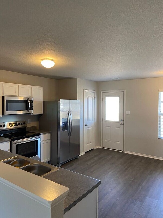 Building Photo - Pre-Leasing Now! | Modern Four-Bedroom, Two-Bath Home in Conrad Court