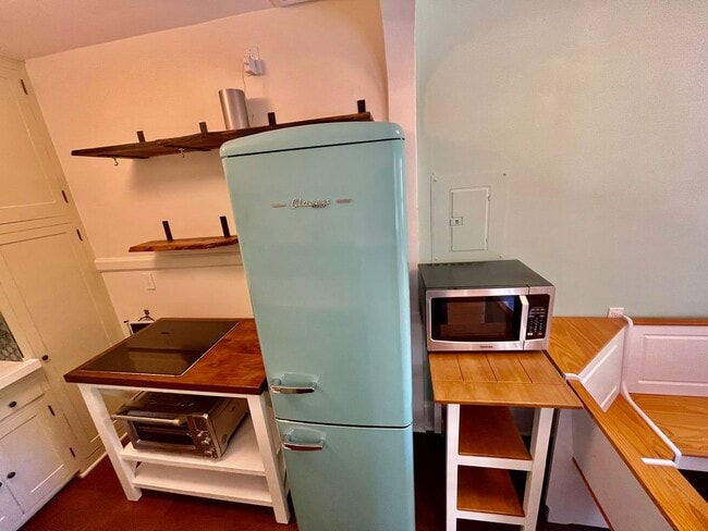 Building Photo - Charming Studio off NW 23rd - PRIME LOCATION!