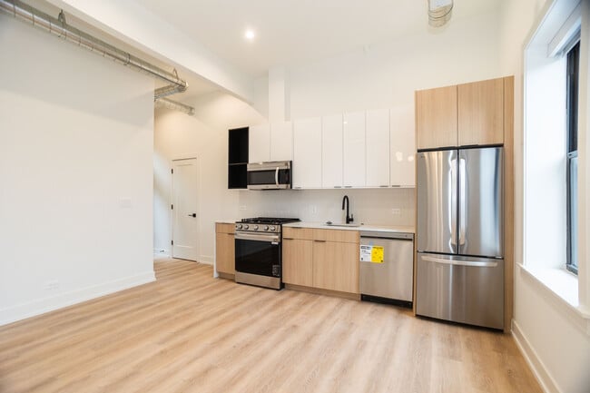 Building Photo - 2256 N Sawyer Ave