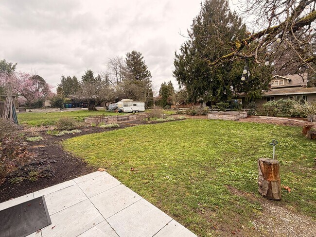 Building Photo - ROJAS