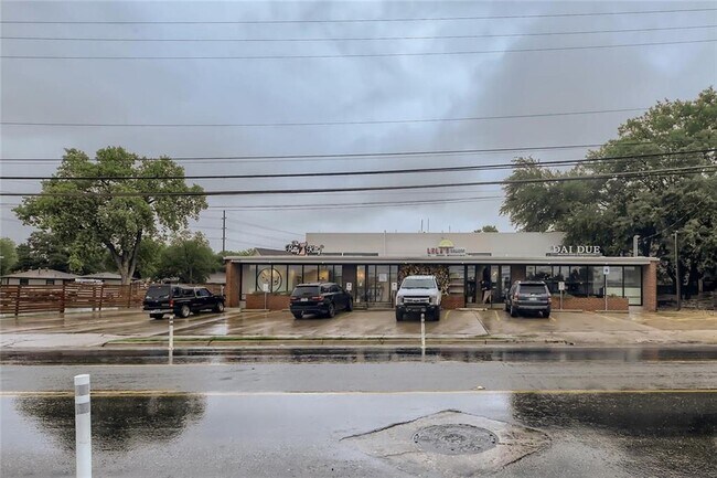 Building Photo - 2401 Manor Rd