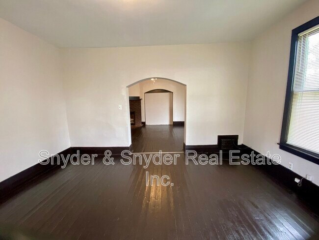 Building Photo - 390 Doyle St