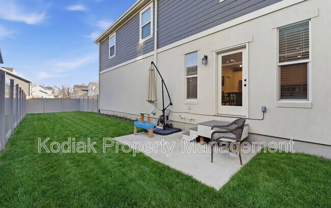 Building Photo - 979 Shoreline Dr