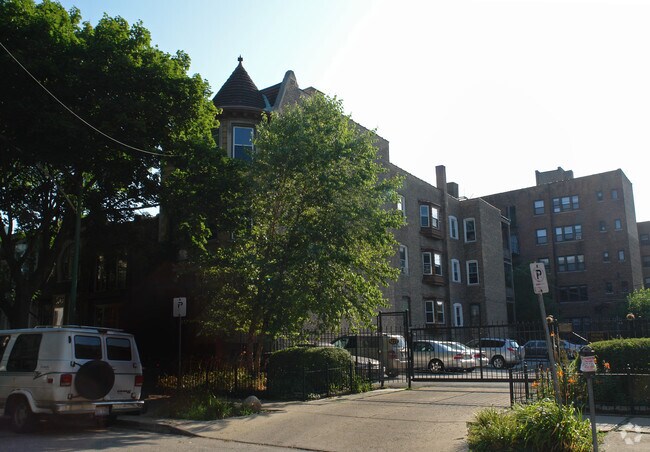 Building Photo - 5225 S Blackstone Ave