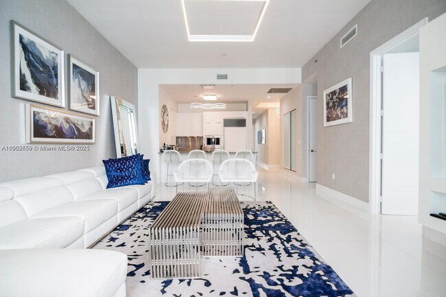 Building Photo - 15901 Collins Ave