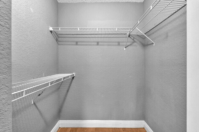 Building Photo - 2850 N Oakland Forest Dr