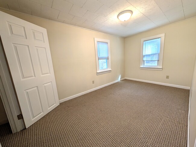 Building Photo - 813 E Pearl St