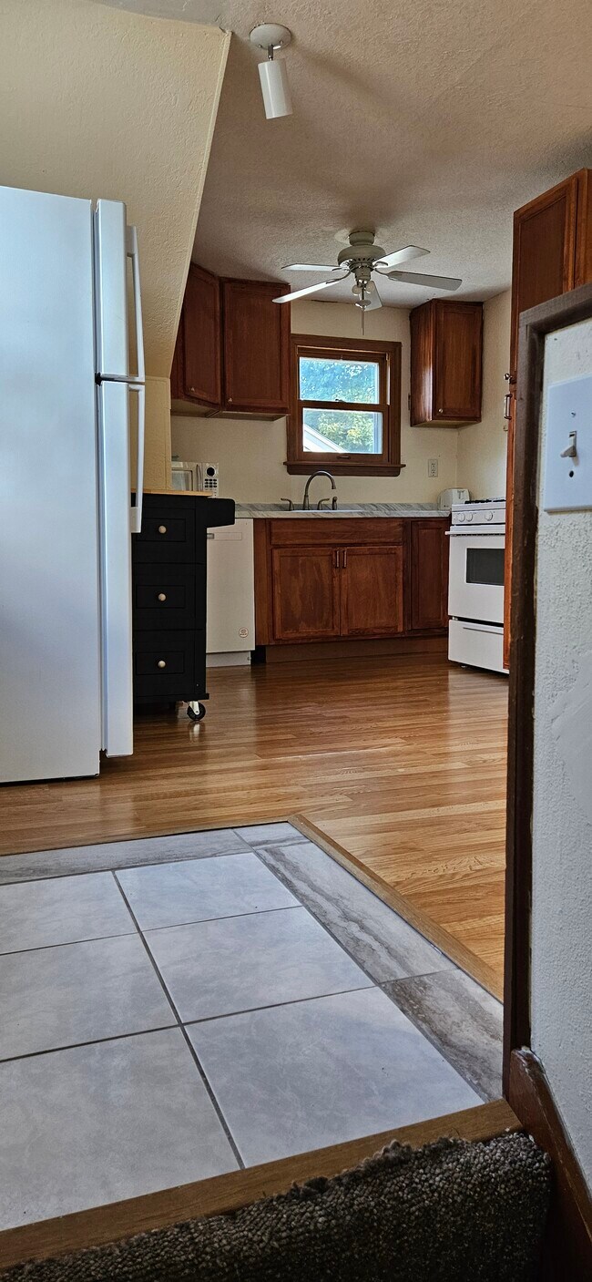 Building Photo - 1601 E Morgan Ave
