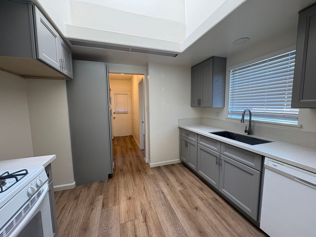 Building Photo - 3011 E 7th St