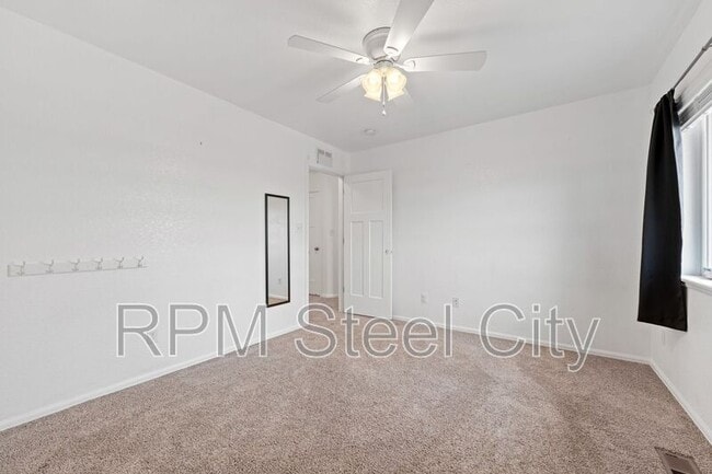 Building Photo - 868 E Sandusky Dr