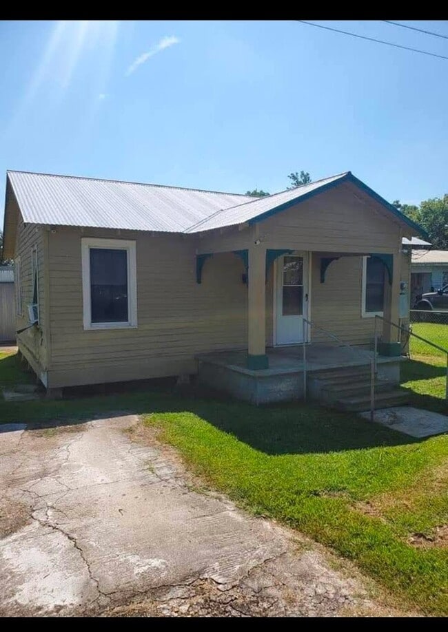 Building Photo - 1010 Louisa Ave