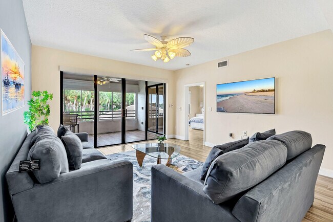 Building Photo - 827 Oak Harbour Dr