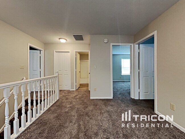 Building Photo - 619 Sweet Creek Dr