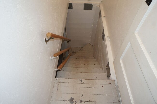 Building Photo - Amazing two bedroom sellwood beauty!