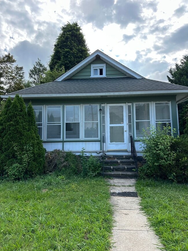 Building Photo - 3 Bed, 2 bath single in Upper Darby