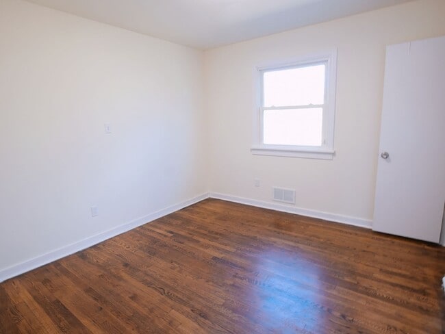 Building Photo - 3 BED 1 BATH RANCH HOME IN MECHANICSVILLE