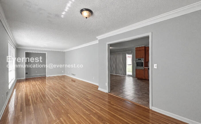 Building Photo - 400 Glen Crest Dr