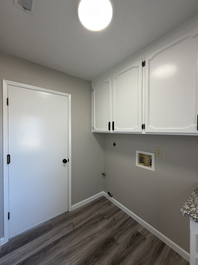 Building Photo - 1120 Landreth Ct