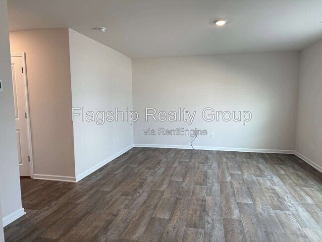 Building Photo - 4109 Laurel Rdg Dr