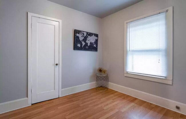 Building Photo - Only $2795/month for 4 Bedroom Campus Home