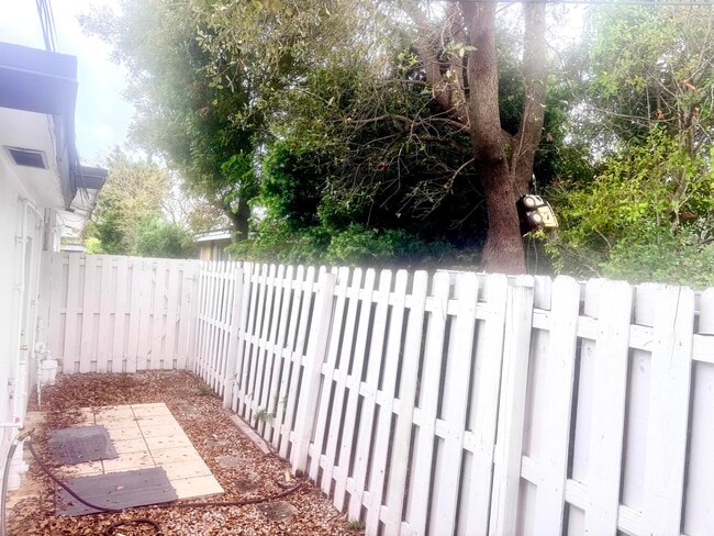 Building Photo - 1801 NE 25th Ave