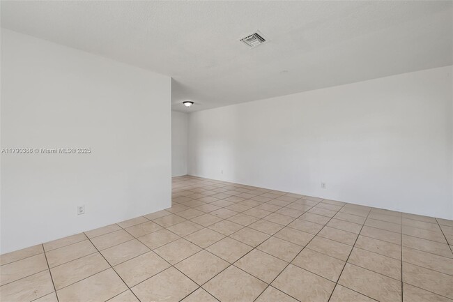 Building Photo - 1619-1621 NW 8th Ave