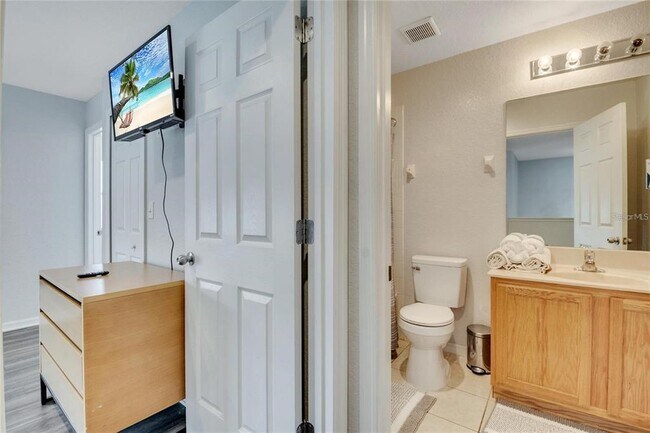 Building Photo - 2713 Bushman Dr