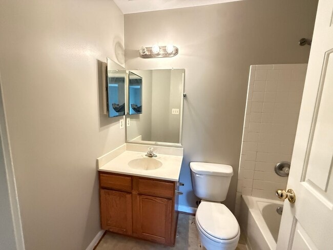 Building Photo - Updated 3-Bedroom Townhome in Aberdeen