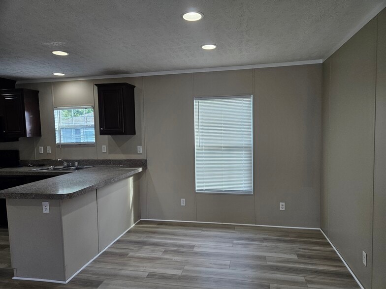Building Photo - 60 Lynnwood Cir