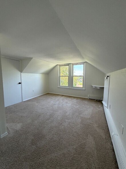 Building Photo - 33 MacIntosh Rd