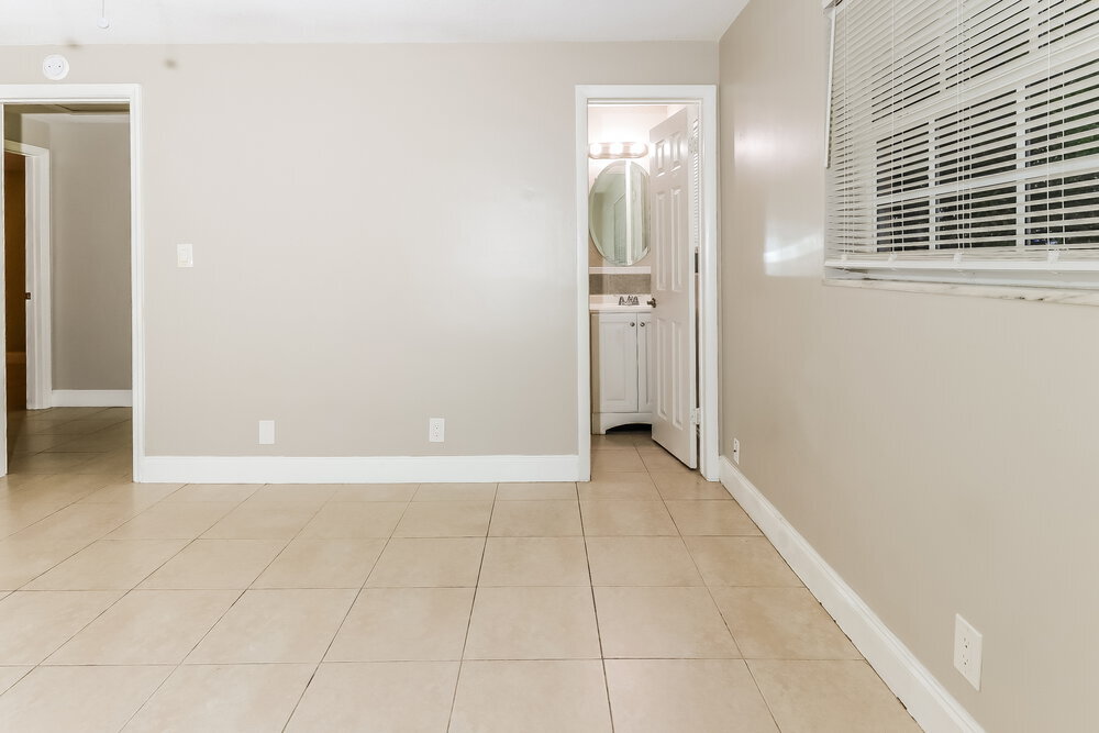 Building Photo - 4420 N Shore Dr