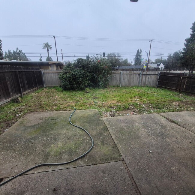 Building Photo - Carmichael 3 bedroom, $2195/month.