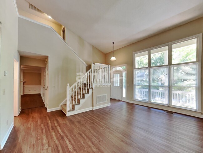 Building Photo - 7401 Kinsmore Ln