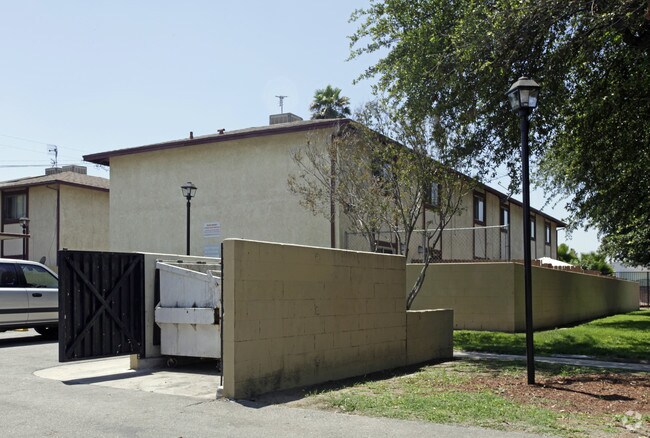 Primary Photo - 2165 W Mill St