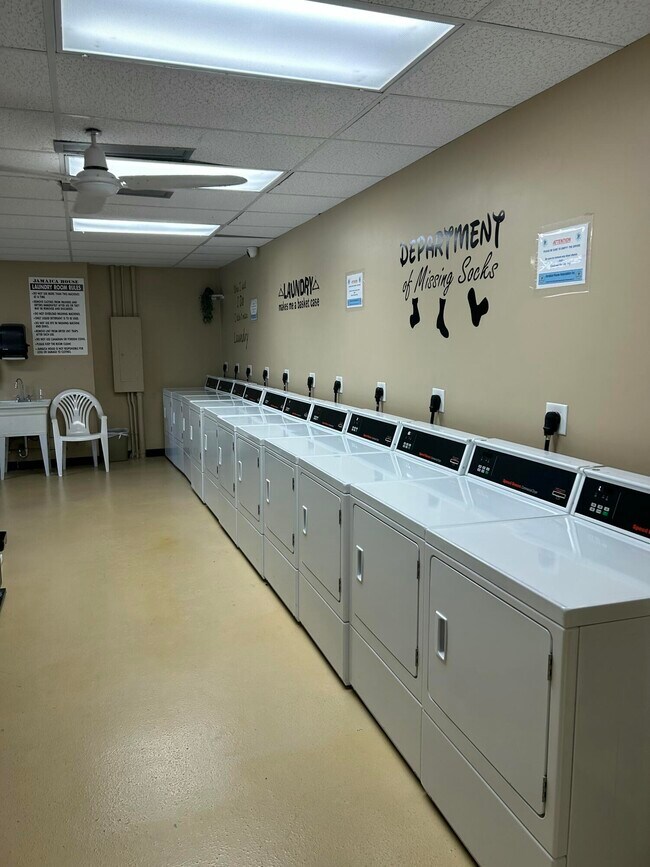 Building Photo - 305 N Pompano Beach Blvd