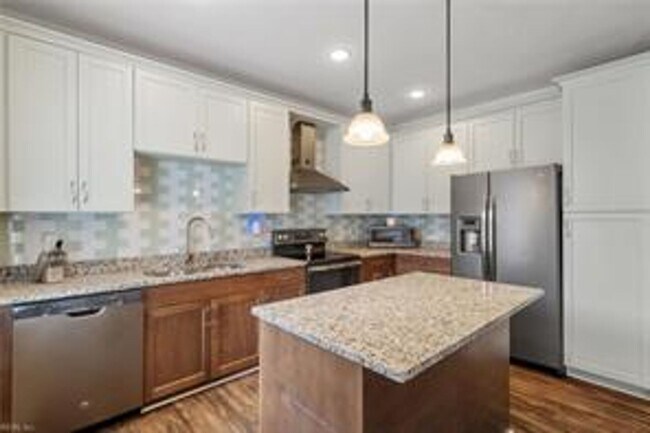 Building Photo - Coastal Villas by the Bay!