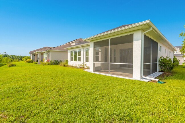 Building Photo - Luxurious 3-Bedroom Home Backing to a Natu...