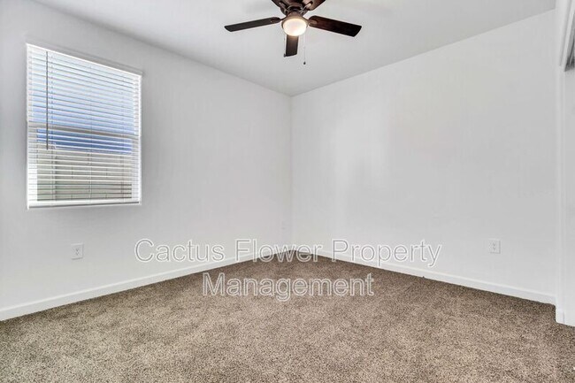 Building Photo - 2108 W Sheridan Ave