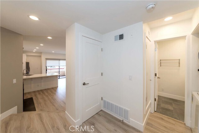 Building Photo - 941 W Carson St
