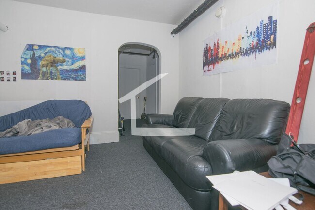 Building Photo - Packards Corner BU 4 bed 1.5 bath for 9.1 Heat Hw inc Students ok,