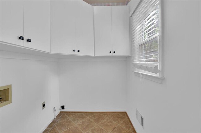 Building Photo - 235 Ashebourne Trail